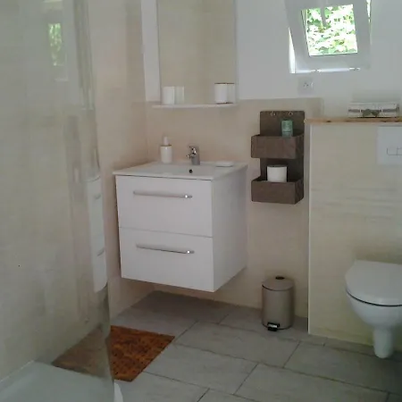 Les Nids Des Falaises